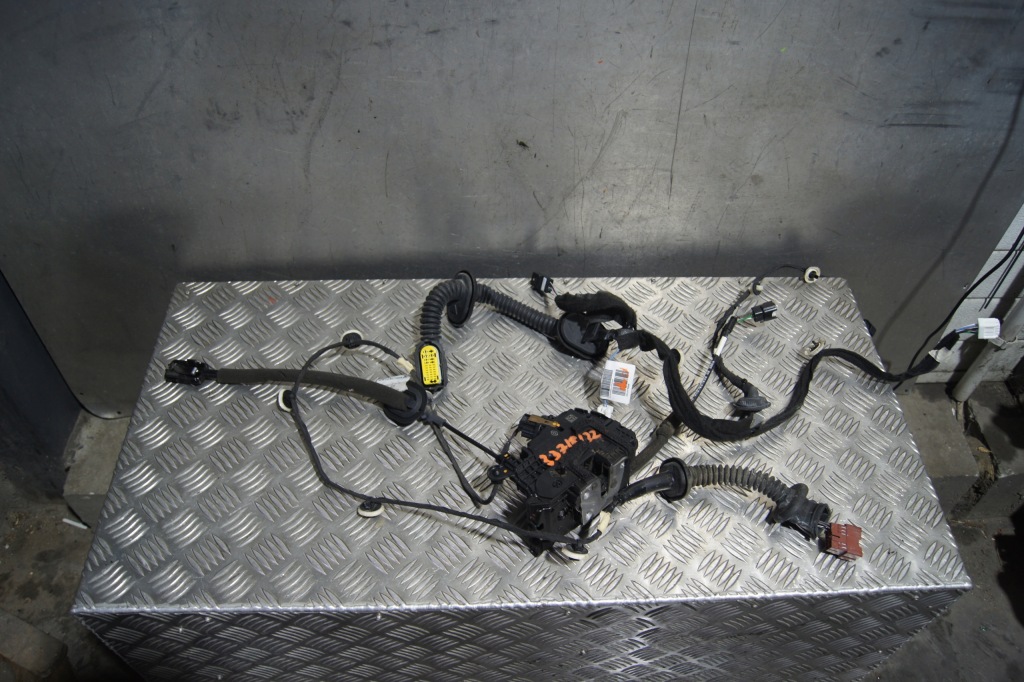 Купить Электропроводка дверь замок дверь правый задний  twingo iii