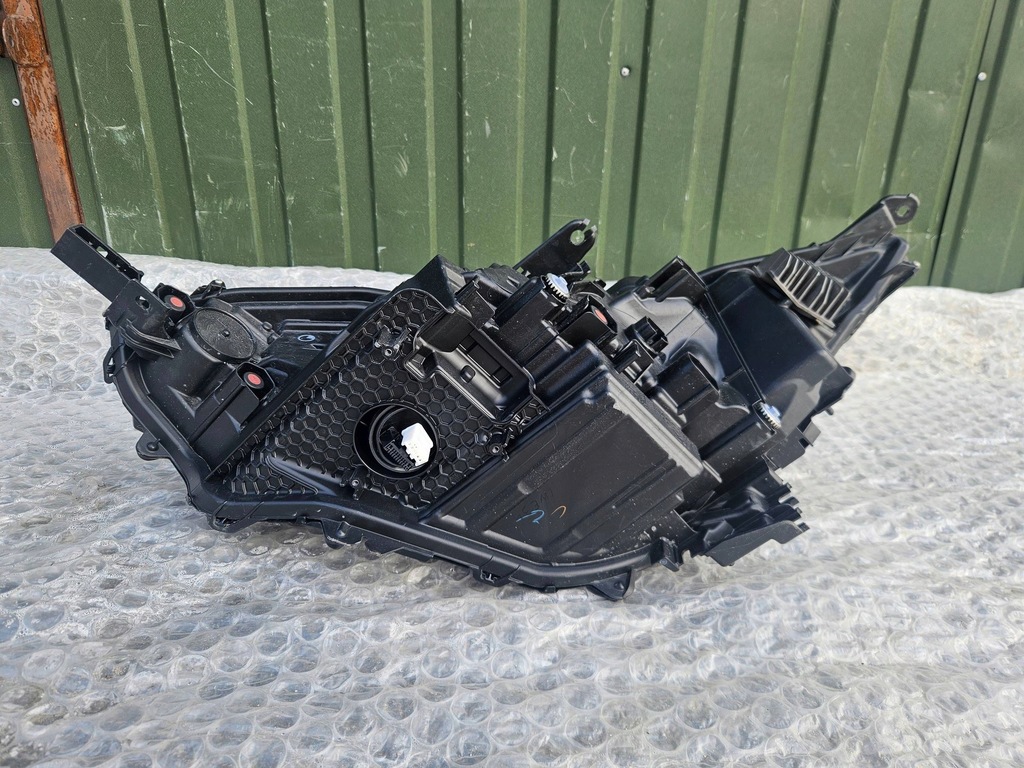 фото №7, Toyota bz4x правая сторона лампа передняя