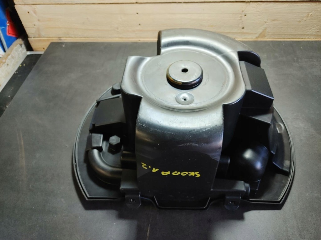 фото №8, Skoda fabia i kombi 1 вкладыш бардачок колеса запасного 6q0012115