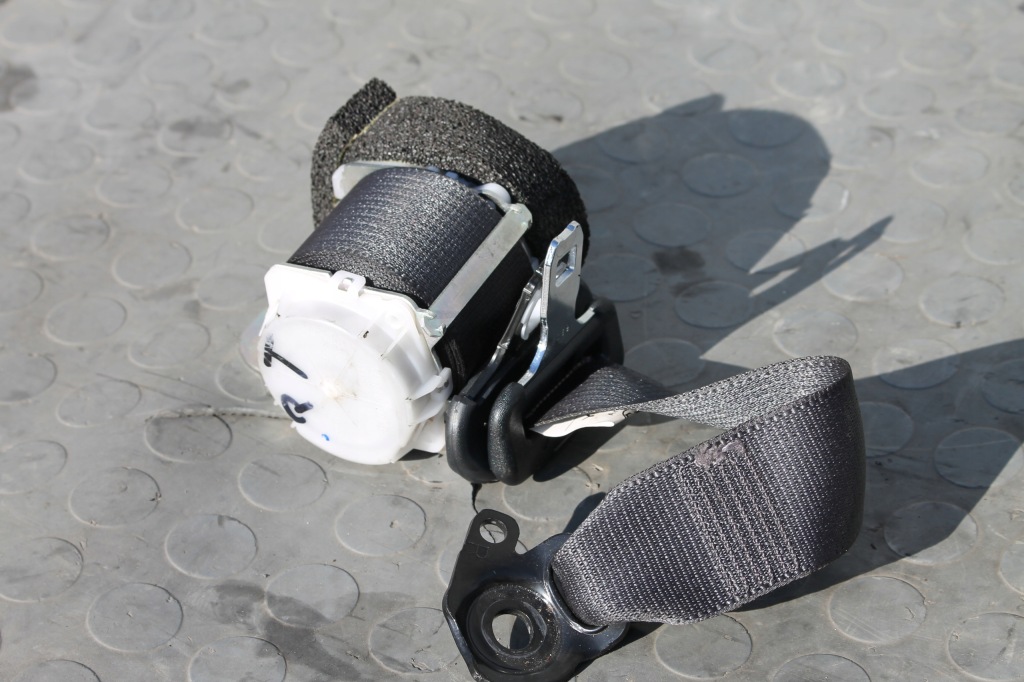 фото №1, Pas безопасности правый задняя toyota yaris iii 11-17