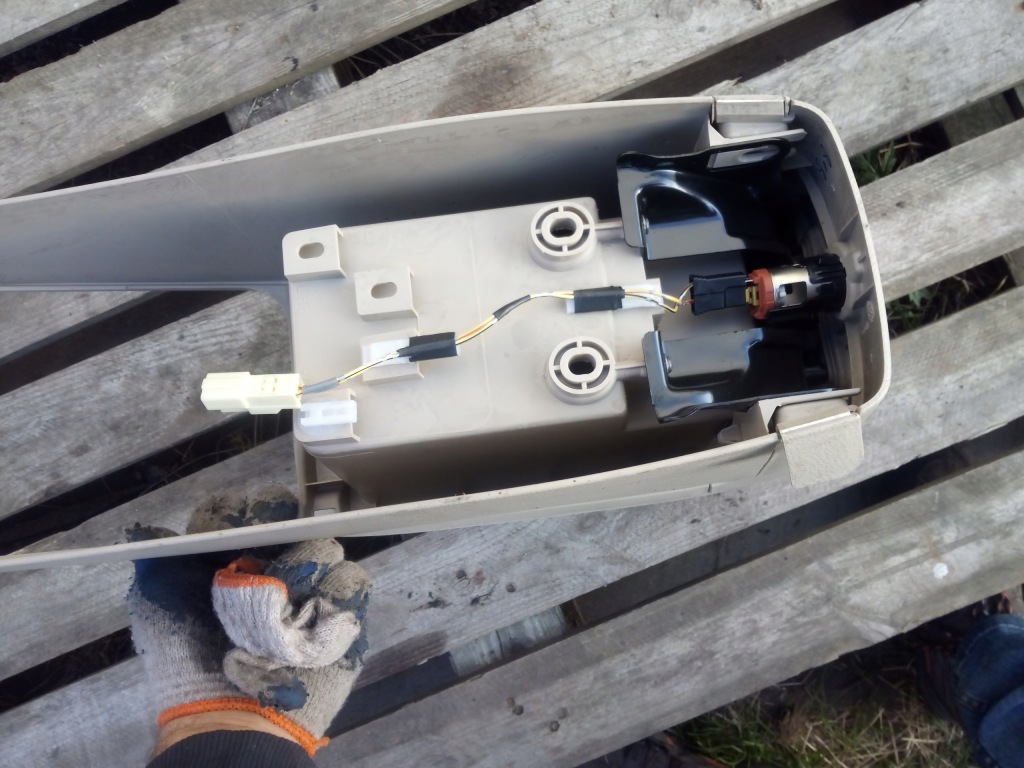 фото №9, Toyota avensis t25 03-08 підлокітник вживаний