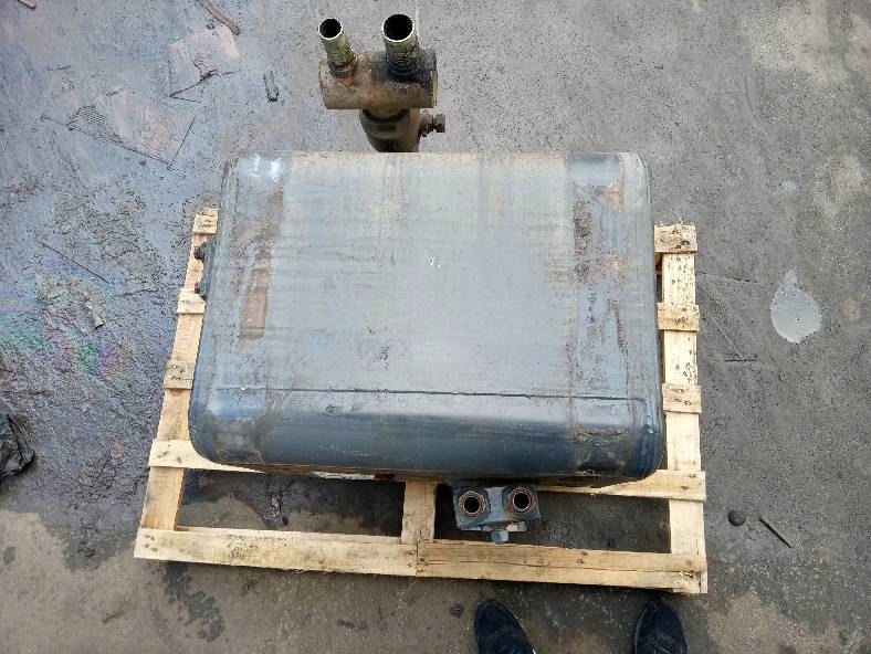 фото №1, Бак топлива 300l mercedes econic actross atego