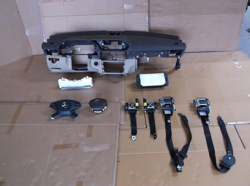 фото №1, Mercedes e w212 przed lift комплектна консоль коричневий