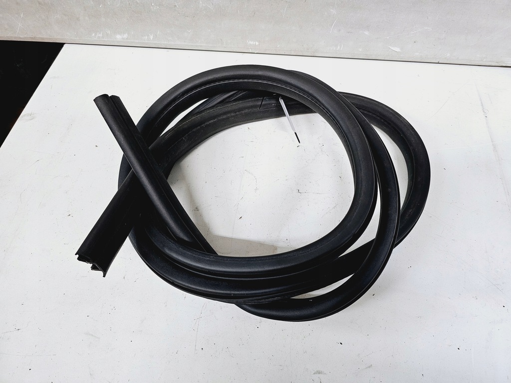 фото №1, Ford kuga mk1 прокладка двері правий задня права задня