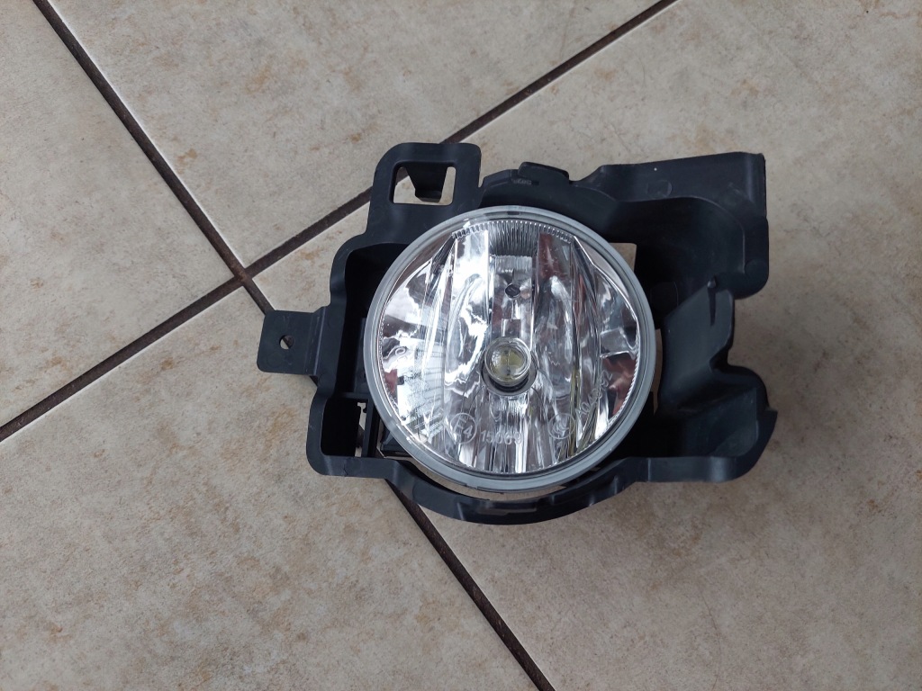 фото №4, Правый противотуманная фара - рамка - peugeot 208 - 12-15 !!!