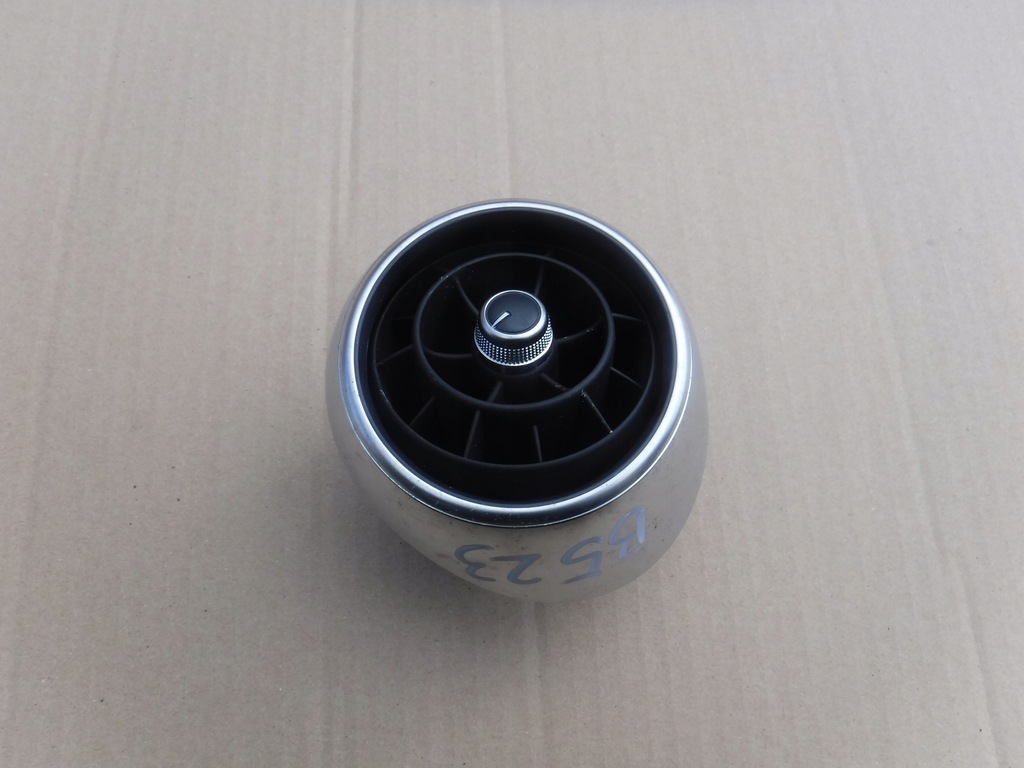 фото №1, Решётка обдув audi a1 8x1820951