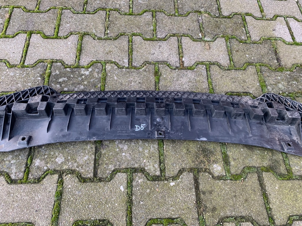 Audi a3 рестайлинг  усилитель бампера спойлер 8p0807233 с Разборки