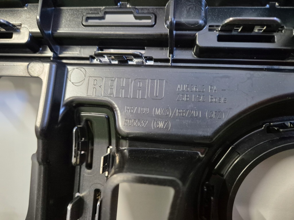 Audi q8 4m8 рестайлинг  решётка радиатора решётка радиатора решётка  радиатора 4m8853651 оригинал хром Киев