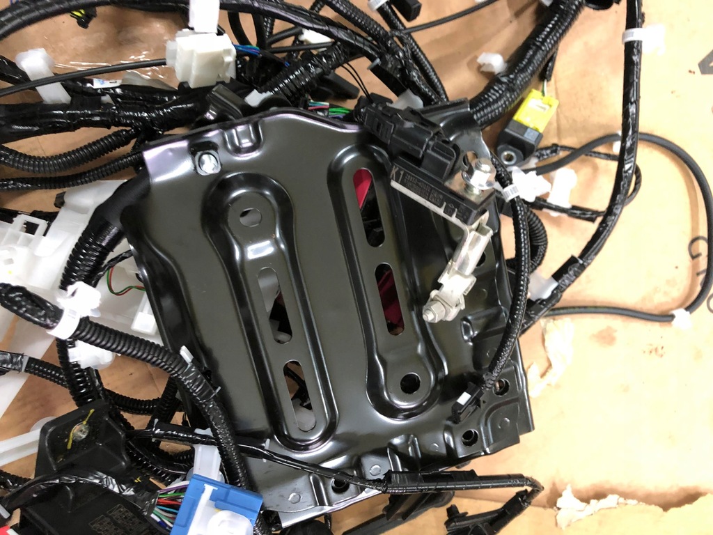 фото №7, Toyota yaris iv электропроводка жгут салона салон