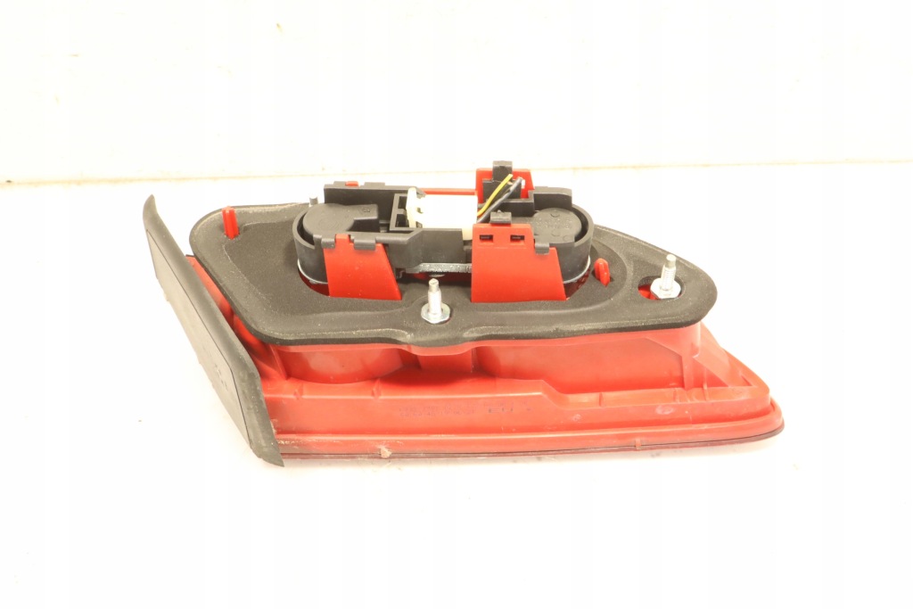 Лампа права задня w кришка багажника alfa romeo 159 sedan в Україні