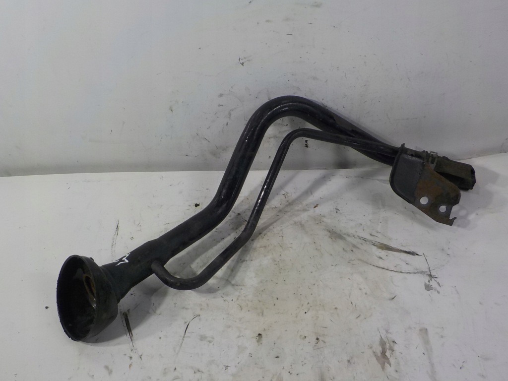 фото №1, Nissan x-trail t30 2.5 заливна горловина труба заливної пального