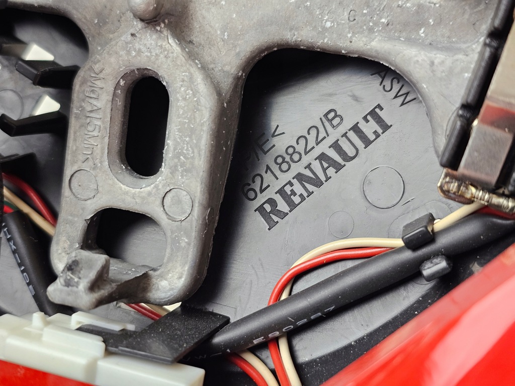 фото №13, Воздуховод мультифункция renault clio iv кожа czerwona r1203