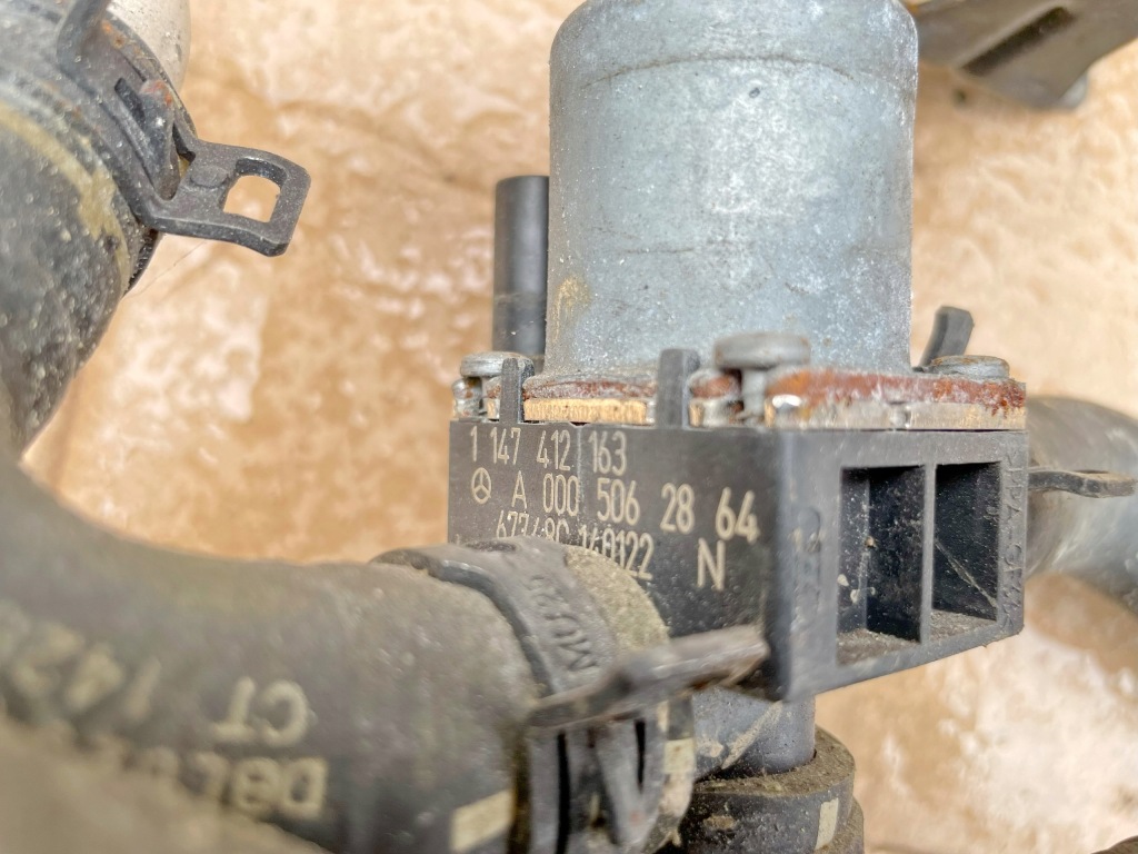 фото №1, Mercedes vito w447 електроклапан помпа webasto шланги a0005062864