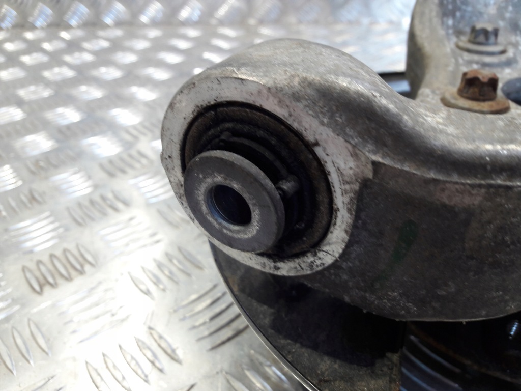 Купить Mercedes w176 поворотный кулак ступица правый задний  a2460106