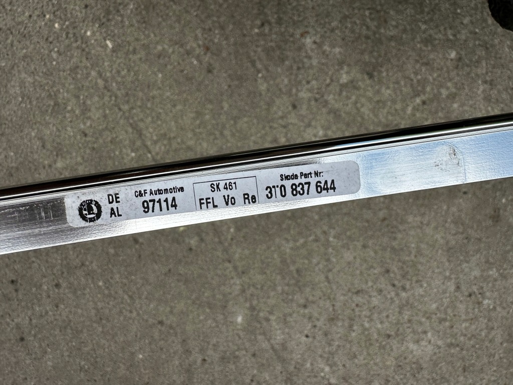 фото №10, Молдинг дверь перед правая 3t0837644 skoda superb ii