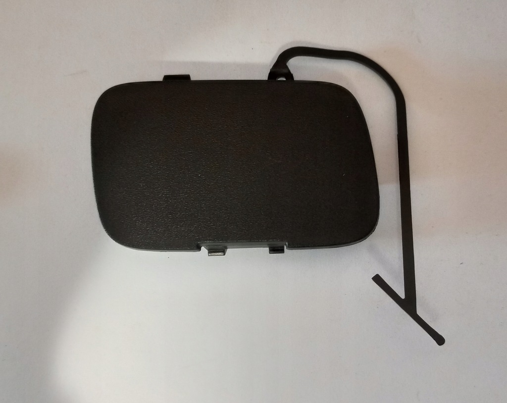 фото №1, Volvo xc70 2007- заглушка фаркоп бампера wkrętki