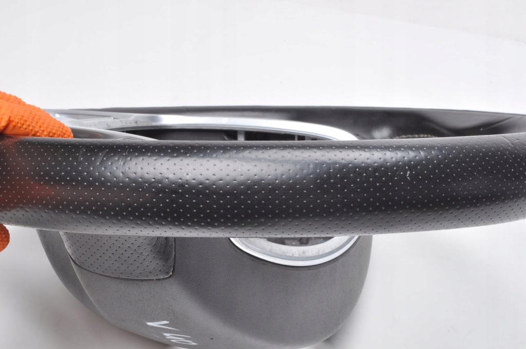 фото №7, Volvo v40 ii воздуховод кожаный 31332927 r-design