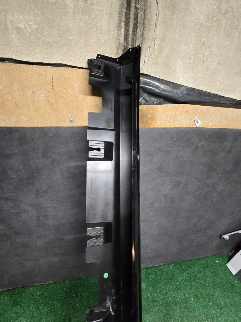 Молдинг порог правый  mercedes gle w167 amg Киев