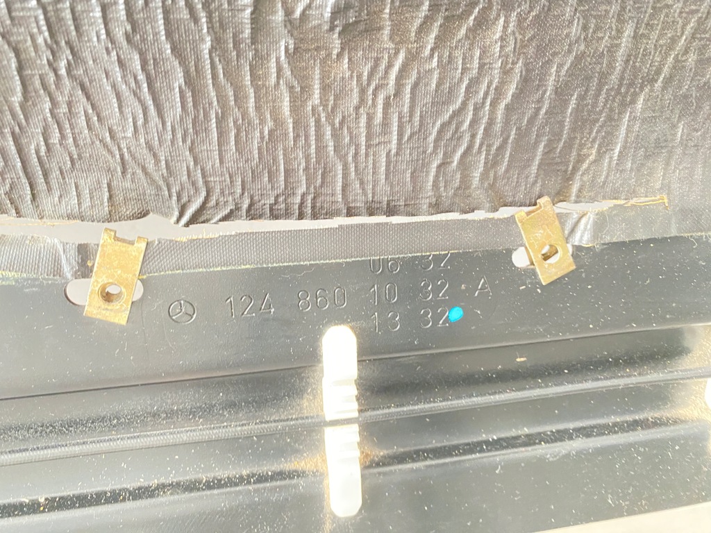 фото №12, Подголовники mercedes w124 cabrio przeciwkapotażowe бежевые 1248601032