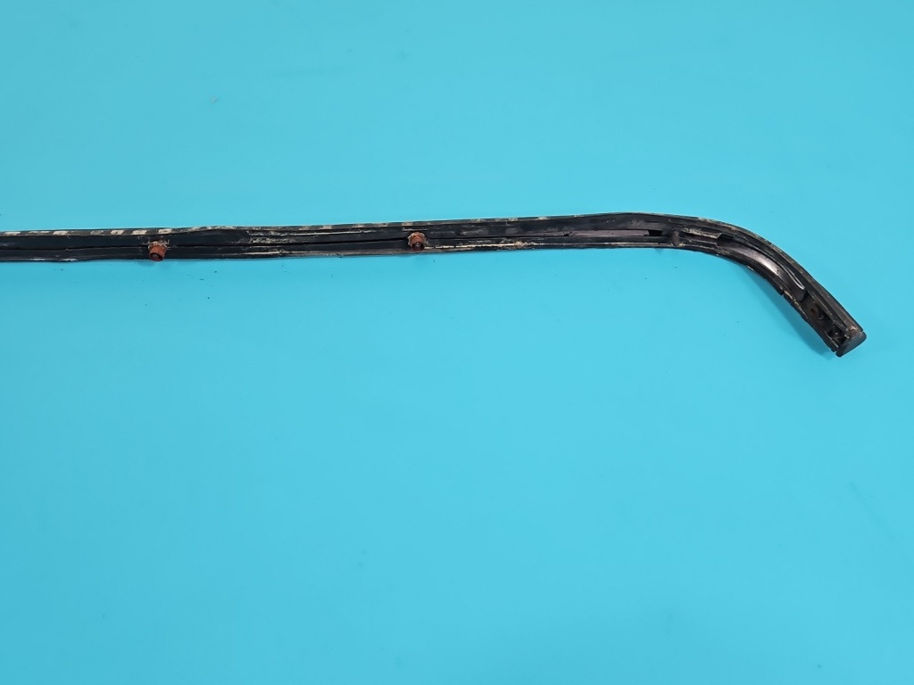 Молдинг крыла задний  левая mercedes 123 Киев