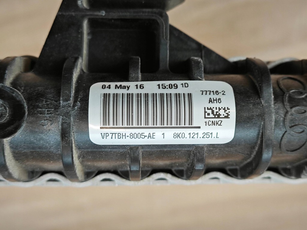 Оригинальная радиатор воды audi a6 c7 a4 b8 a5 8t 2.0 tdi 8k0121251l 38km в Украине
