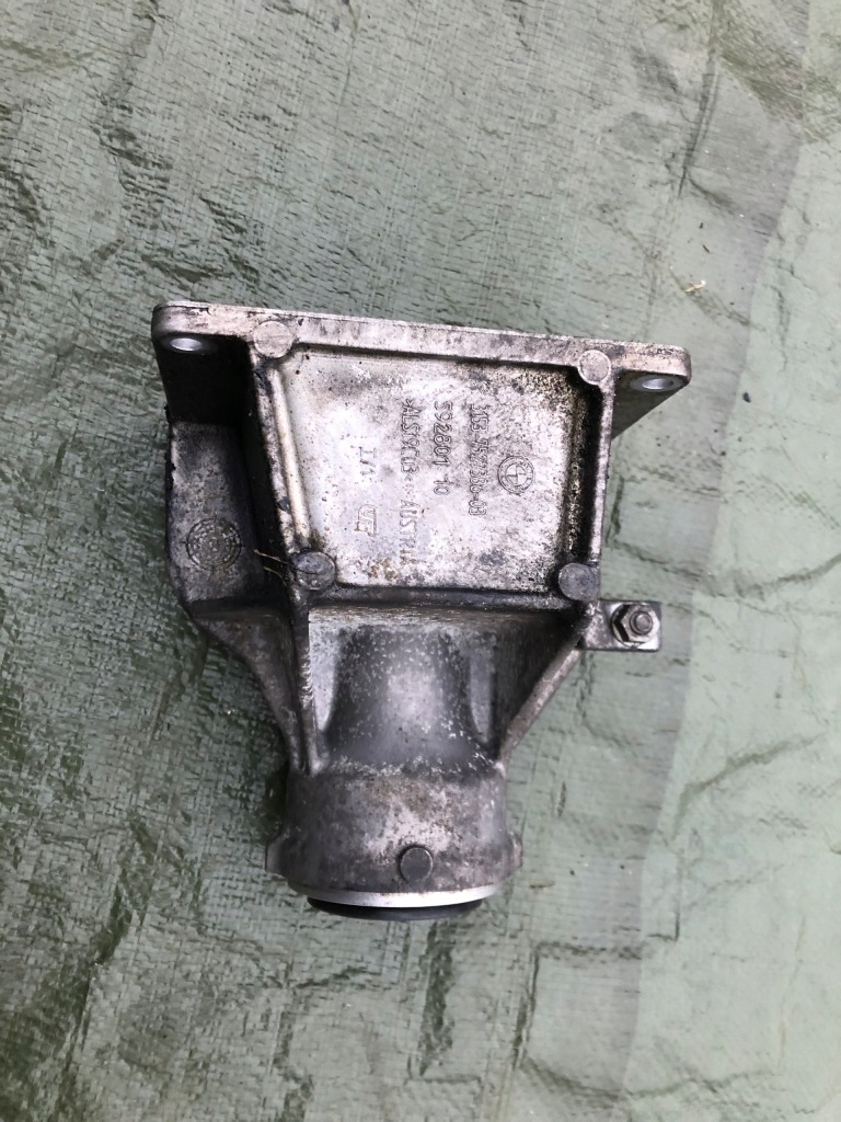 фото №1, Bmw e60 e61 кронштейн опора полуось 7527386