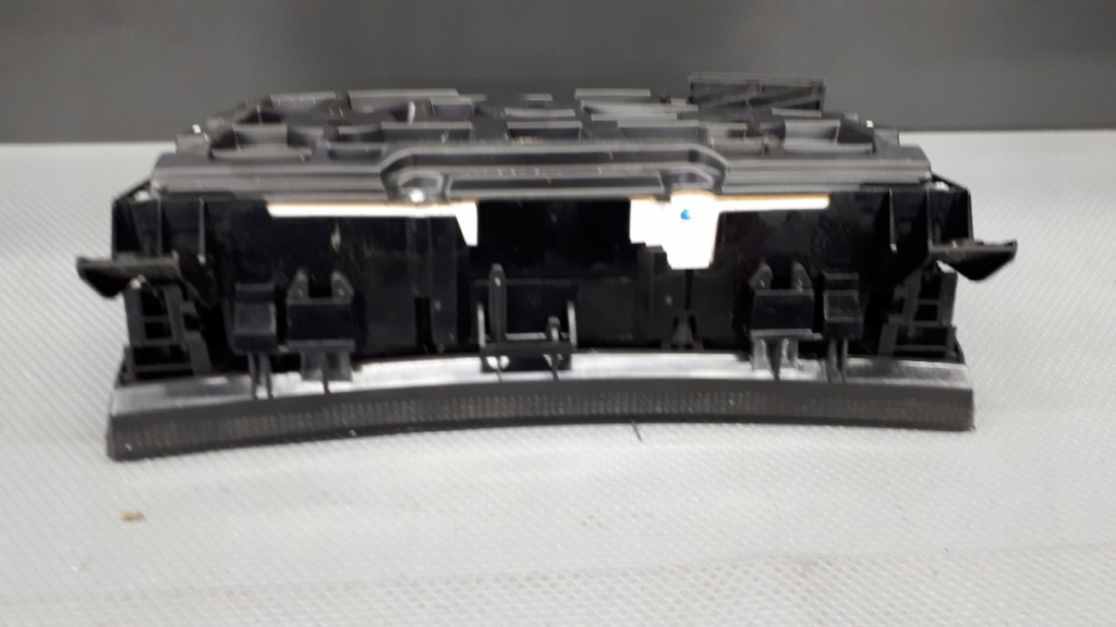 13225956ym панель приборы opel zafira 1.9 cdti 06r Цена