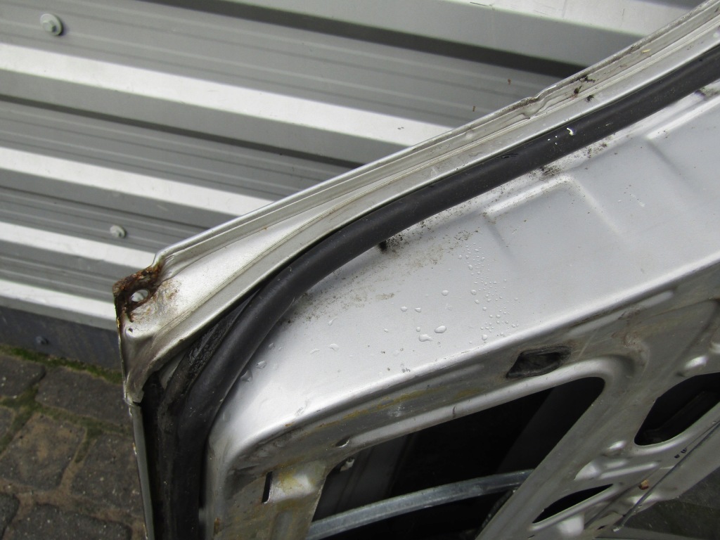 3 mercedes w124 sedan левая задние дверь левый задняя серебристый Недорого