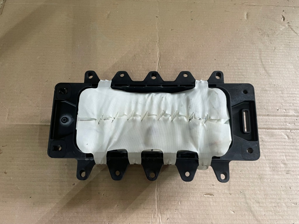 фото №1, Mercedes w177 a-klasa подушка безопасности подушка воздушная пассажира