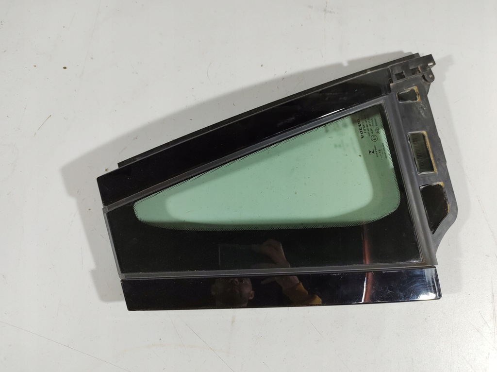 фото №16, Volvo v60 19r- скло двері права