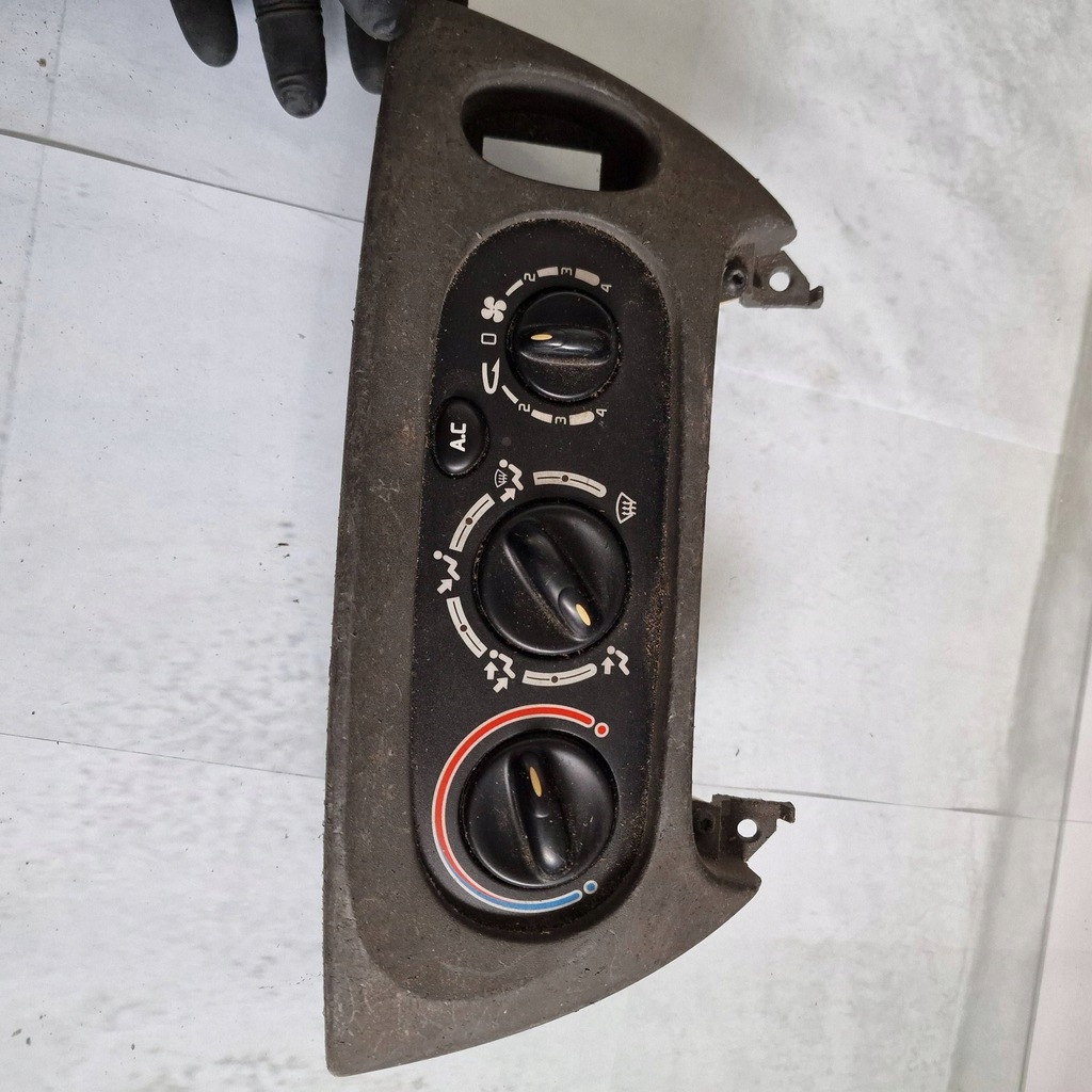 фото №1, Renault scenic i 2001 панель кондиционера