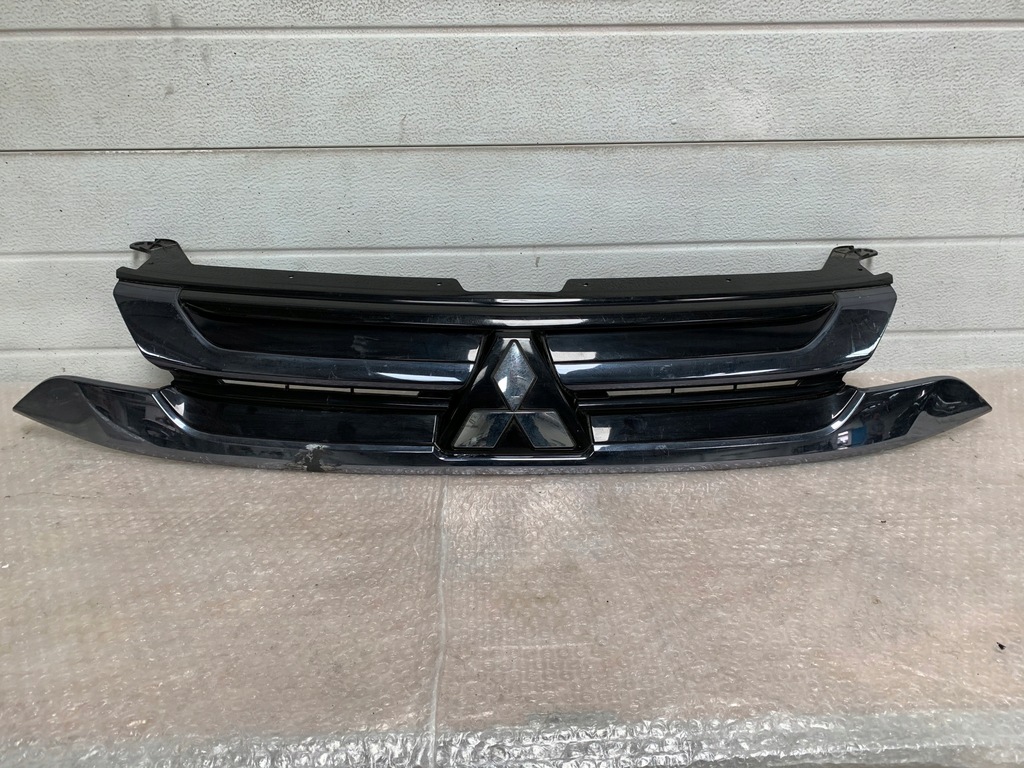 фото №1, Mitsubishi outlander lift 15- решітка радіатора