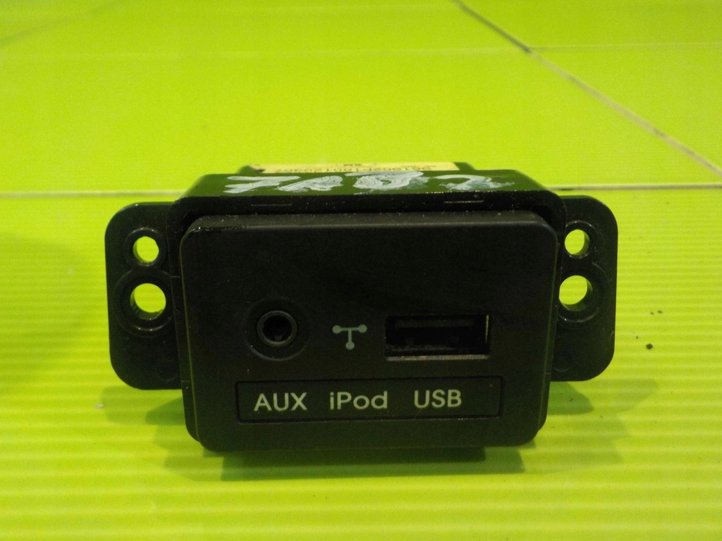 фото №1, Kia sorento ii 12r роз'єм usb 96190-2p100