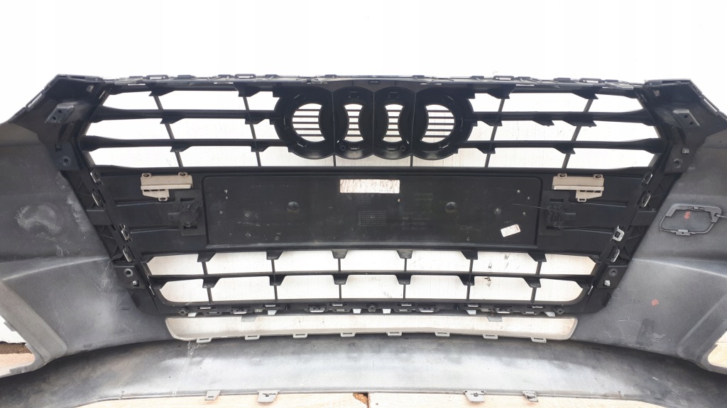 фото №13, Audi a4 8w0 15- бампер передний решётка радиатора 8w0807437