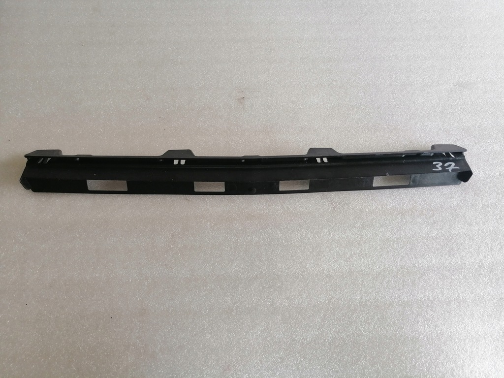 фото №1, Mercedes glk w204 направляющая бампера задняя a2048853365