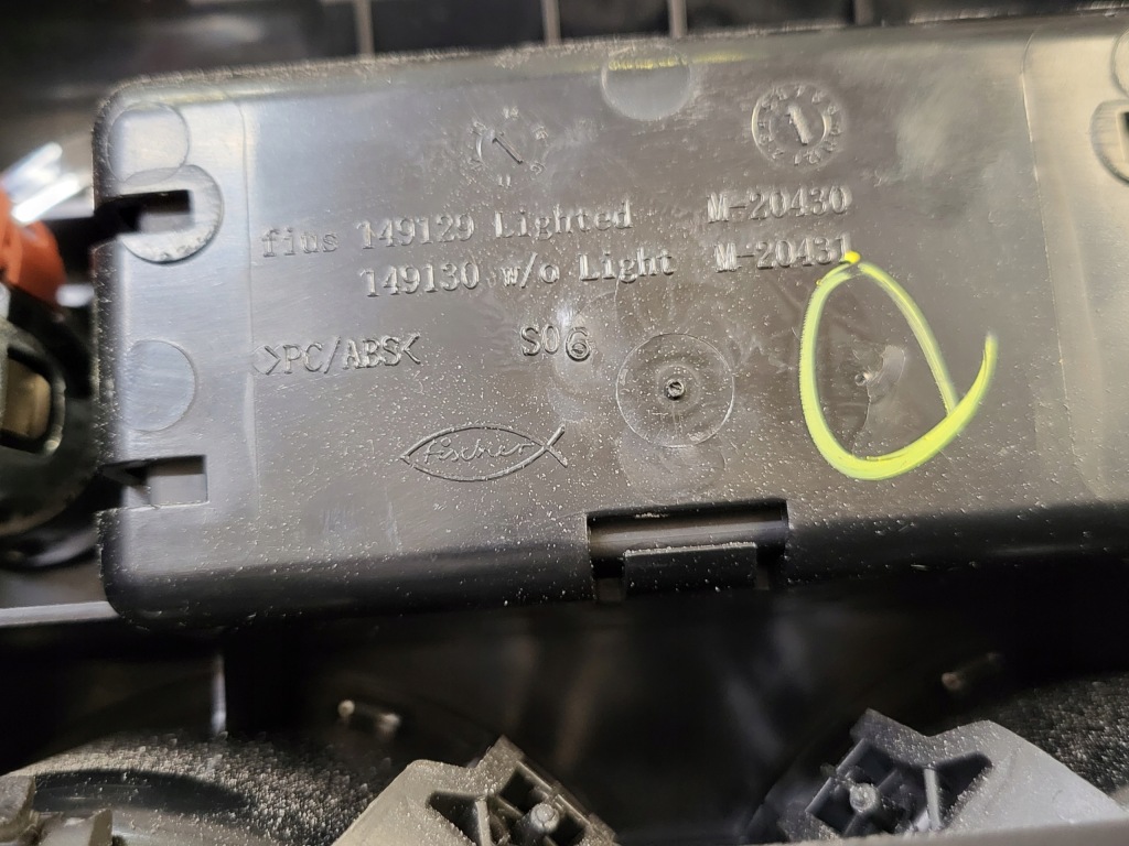 Кронштейн на кружки подстаканник шторка бардачок mercedes ml w166 оригинальный номер eu Киев