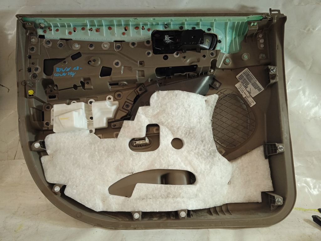 фото №9, Town country v 10- 20 обшивка правый перед usa