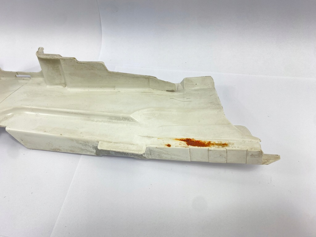 Накладка замка дверь правая  mercedes w124 1247231808 Цена