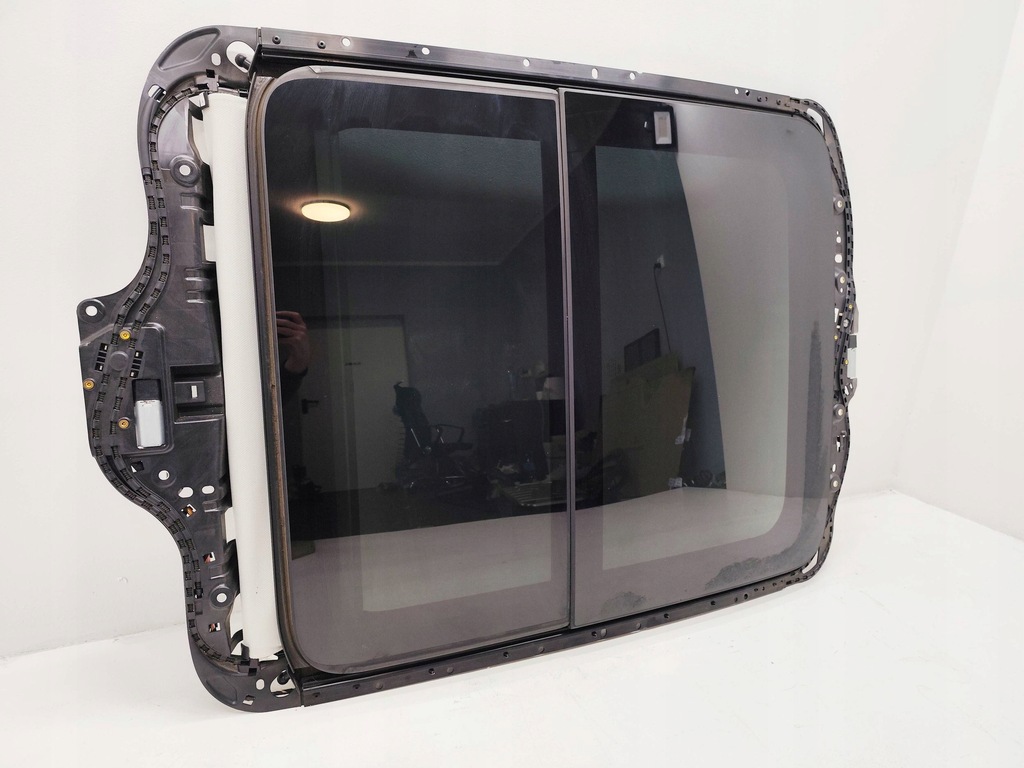 фото №1, Audi q3 8u люк панорама 8u0877041c