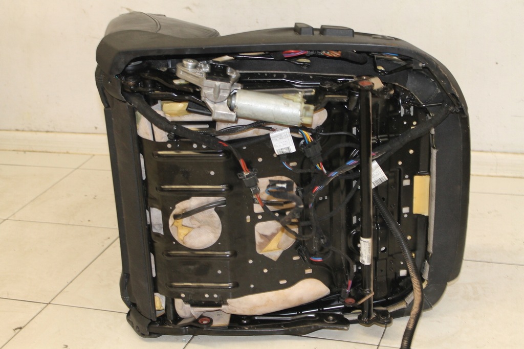 фото №14, Audi r8 420 06- сиденья audi r8 чёрные кожа eu