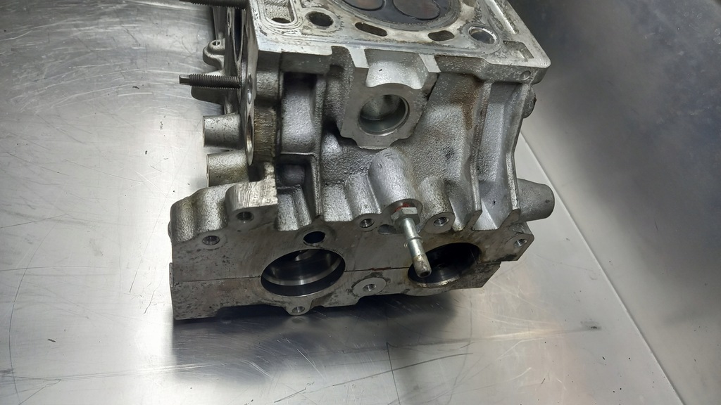 фото №8, Головка двигуна 31401466 002 volvo 2.4 d5 d5244t15