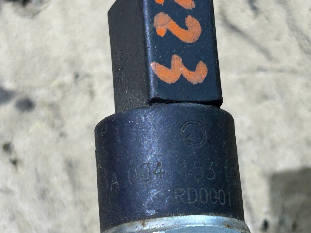 Датчик давления топливной  mercedes 1.7 2.2 2.7 cdi a0041531528 0281002239 с Разборки