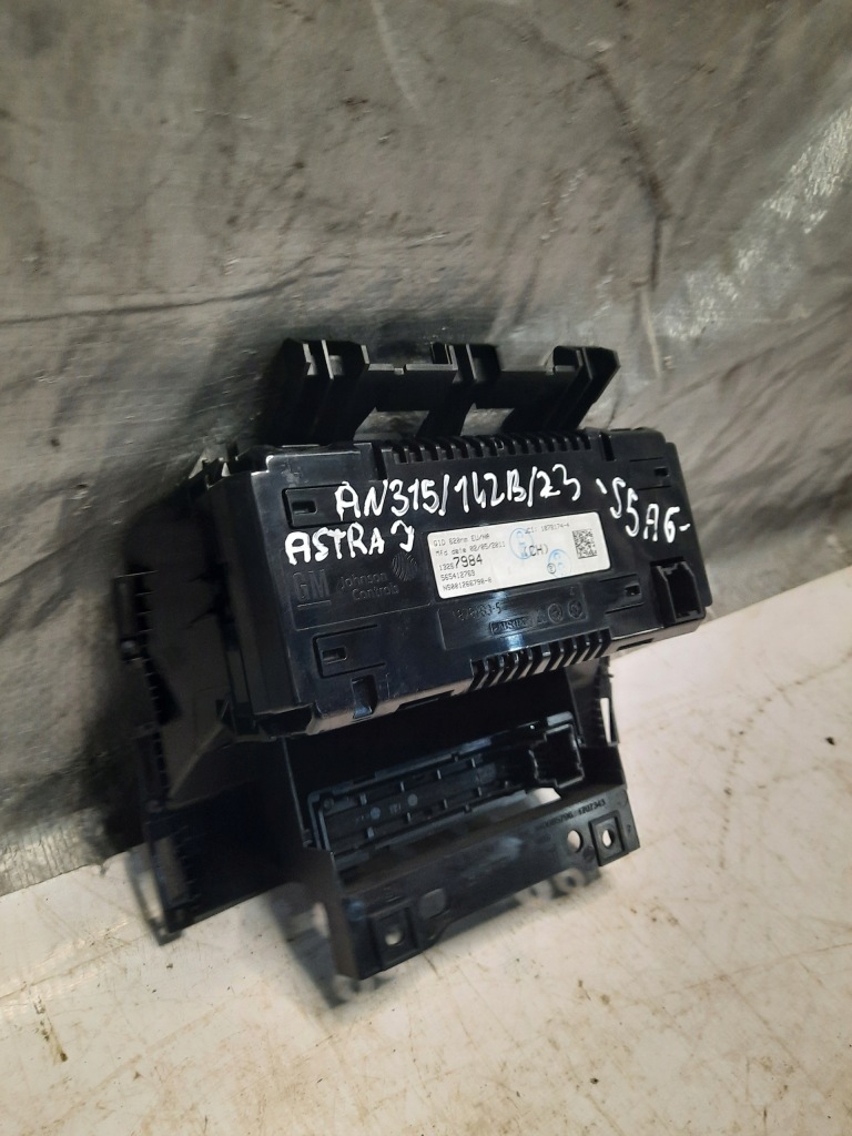 Opel astra j дисплей панель 13338335 565412769 в Україні