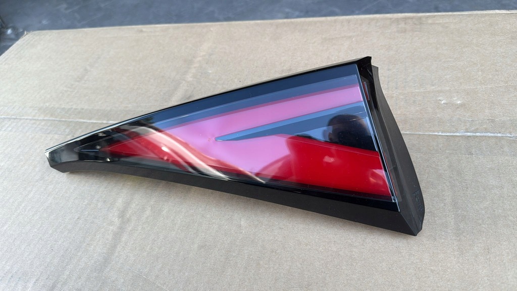 фото №2, Kia sportage v лампа задняя правая крышки 92404-r2000