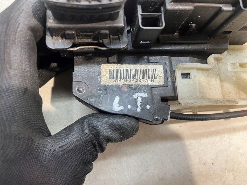 фото №4, Замок дверь левый задняя 4pin hyundai sonata iv v6 3.3 814103k000