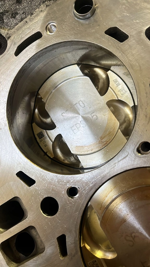 фото №8, Bmw 4.4 s68b44a двигатель dół новый