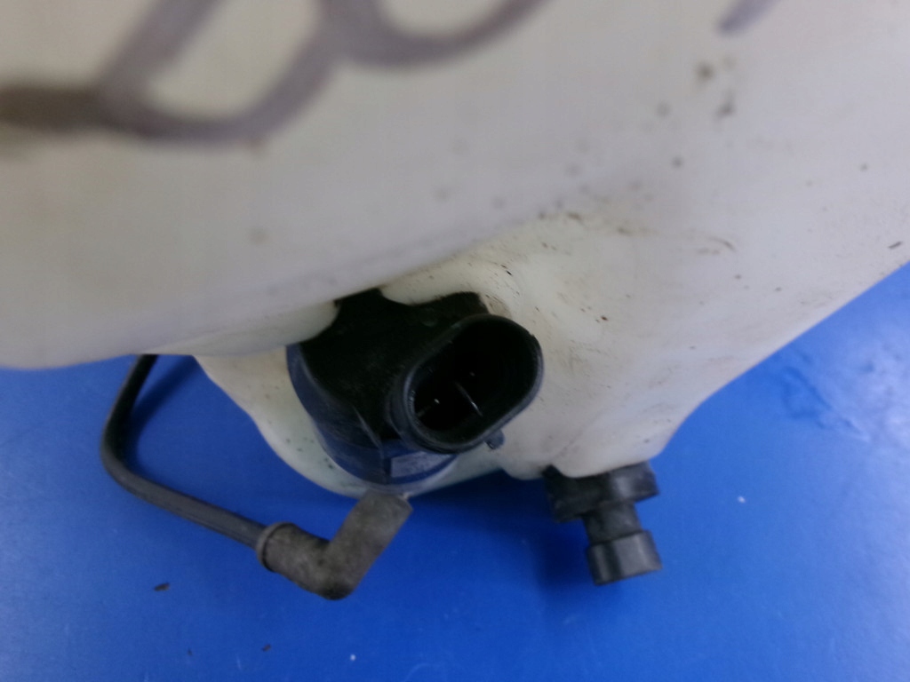 Cadillac dts 06-11 zbiorniik розпилювача з помпа 10367083 в Україні