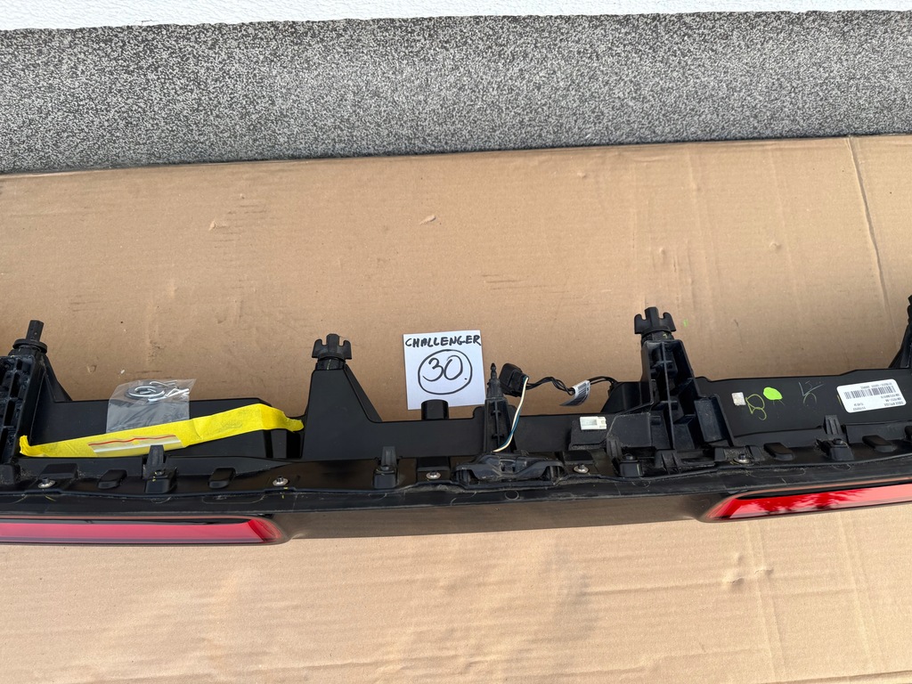 фото №12, Dodge challenger накладка задние лампы 2022+ idealne