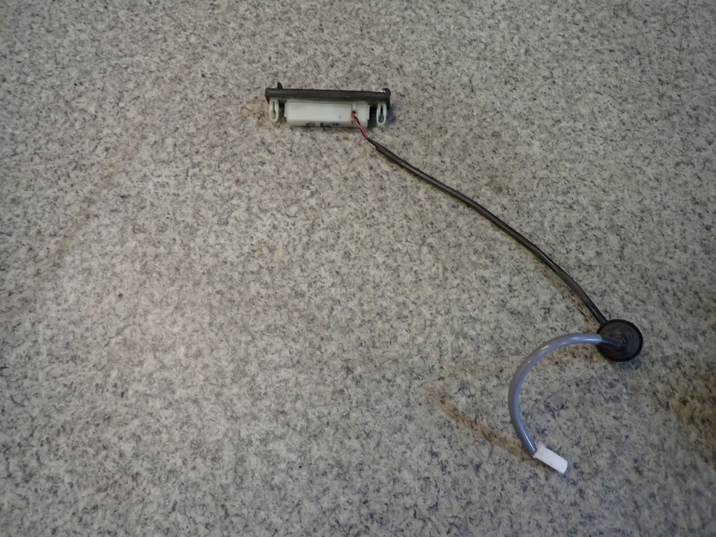 фото №6, Toyota corolla verso 04- switch кришки задня кнопка