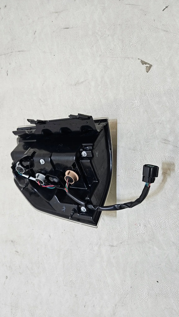 фото №8, Лампа задняя задняя правая mitsubishi pajero 2014 220-87872